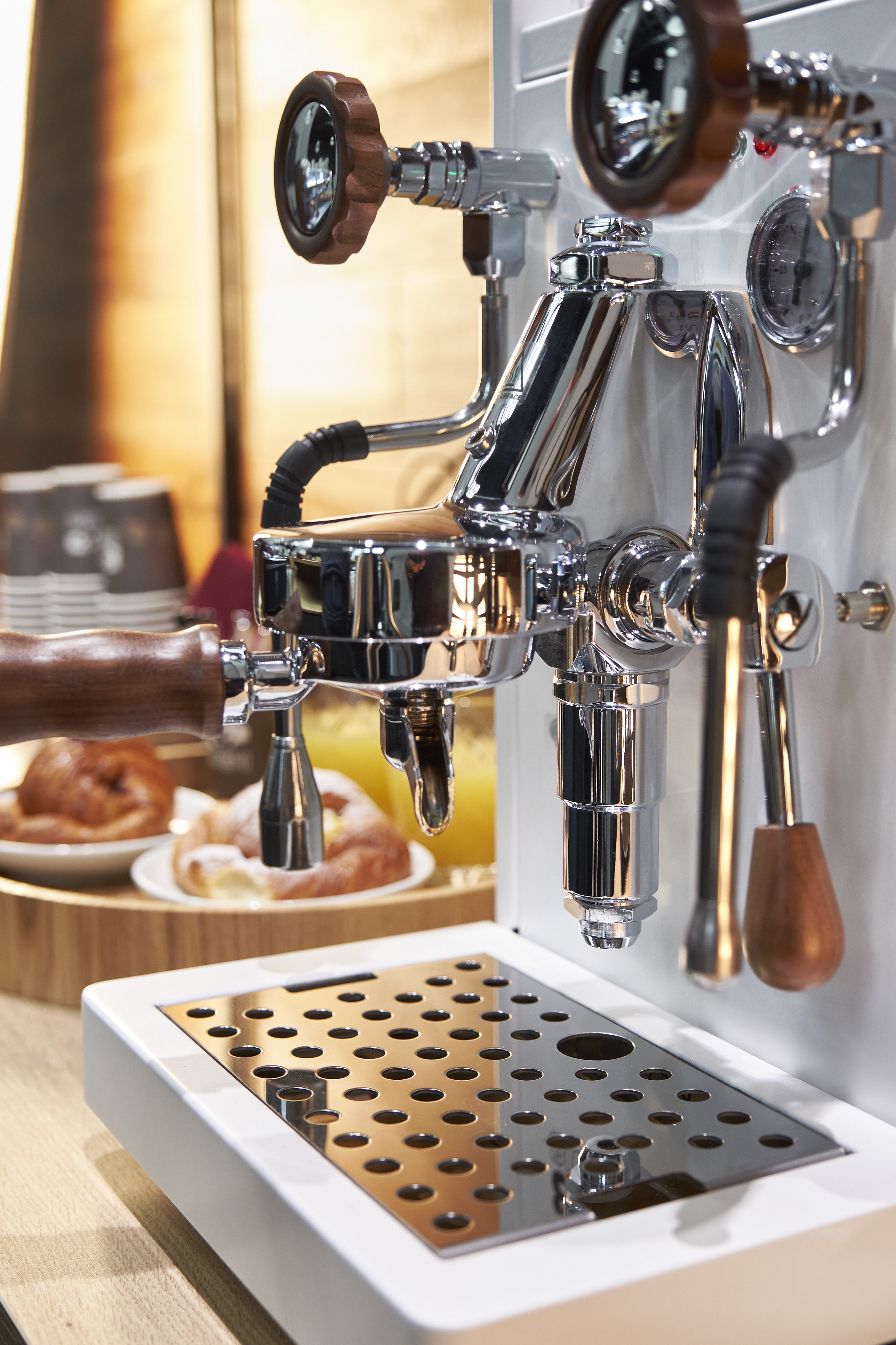 BIEPI SARA – Total White (hlavní pohled)